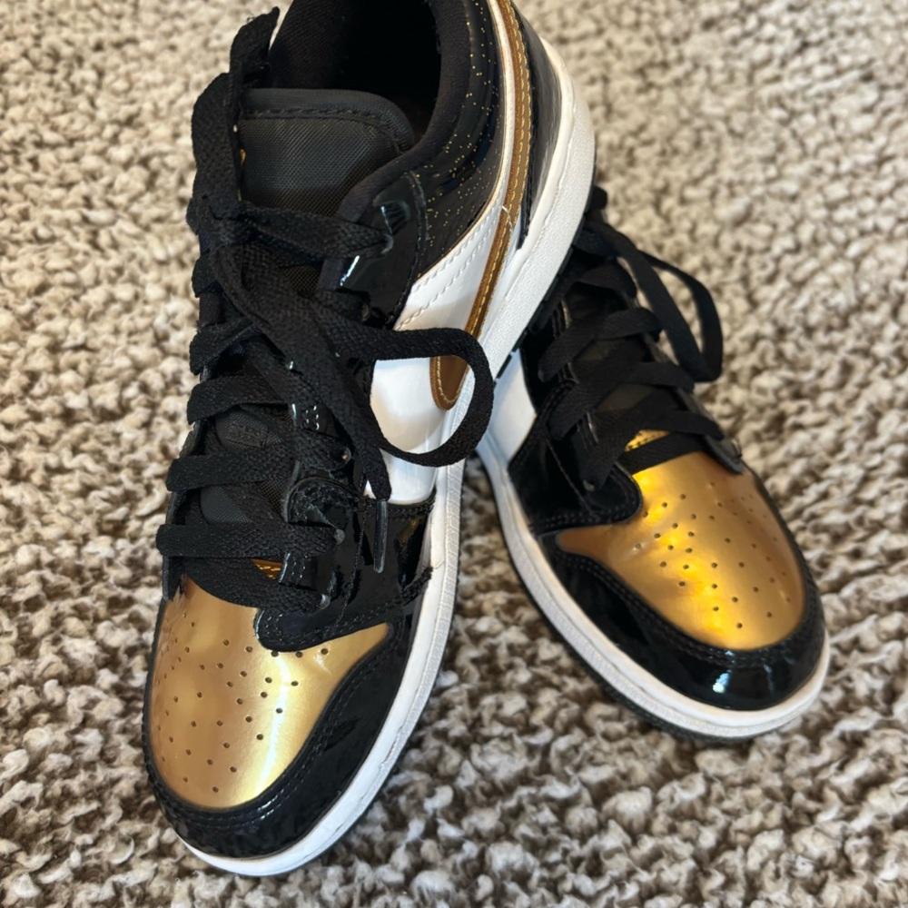Kids Nike Air Jordan 1 Low SE Gold Toe